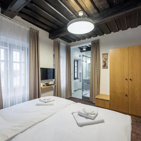 Fancy Apartments By Prague Castle Exterior photo