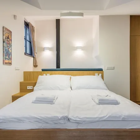 Fancy Apartments By Prague Castle Exterior photo